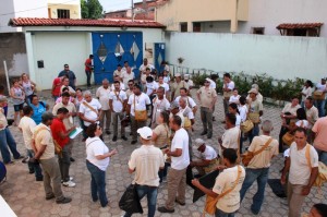 Um exército de agentes de endemias foi designado pelo prefeito Getúlio Neiva, para o grande mutirão de limpeza nos bairros Vila Betel, Bela Vista, Alto Bela Vista, Novo Horizonte, Alto DER e Felicidade