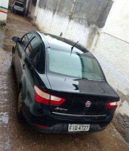 Veículo apreendido durante a batida policial 