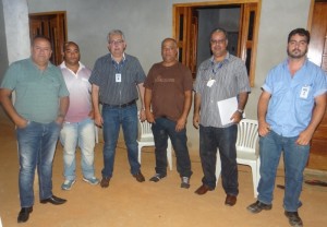 Vereador Northon Neiva, dirigente da associação, Renato Aguiar, Valdonor Cardoso e integrantes da Copasa