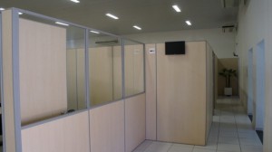 Desde 2012 duas salas no prédio da UAI-Araçuai, equipadas com computadores, além de um Centro de Processamento de Dados (CPD) e recepcionista para atendimento, estão à disposição do DETRAN