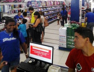 A compra de materiais escolares para o retorno das aulas já provoca movimentação intensa nas lojas 