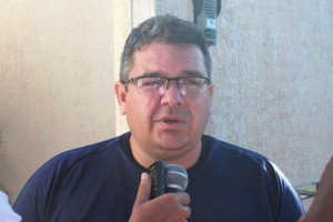 Segundo Braz Pereira, morador do Bairro Palmeiras e professor, o apoio da população é essencial. “O mutirão é importante porque os agentes entram na casa das pessoas, visualizam os focos do mosquito e orientam, principalmente, a população da importância do combate ao mosquito aedes aegypti , vetor e transmissor de três vírus.