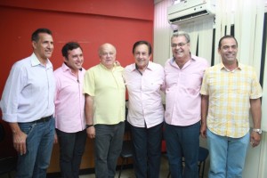 O novo Secretário Luciano Ramos, ladeado por líderes rurais e o vereador Renan Detetive