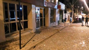 Caixas eletrônicos de agência bancária são explodidos em Ataléia