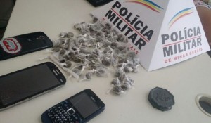 Cinco pessoas são detidas por tráfico com 91 buchas de maconha em Almenara
