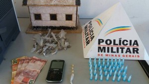 Militares apreendem vasta quantidade de drogas em Itaobim