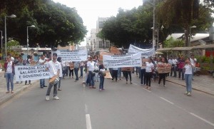 Profissionais do Centro Viva Vida realizaram manifestação na área central