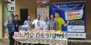 Sindcomércio entrega 265 litros de leite ao Recanto Frei Dimas