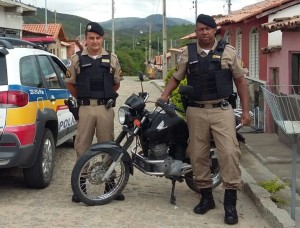 Polícia Militar recupera moto roubada