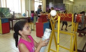 Alunos da Escola Honorinda Cardoso visitam instalações da UFVJM