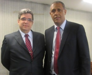 Deputado Neilando Pimenta com Marco Antônio Castello Branco, presidente da Codemig, em reunião na Assembleia Legislativa (Foto crédito: Patrícia Barros)