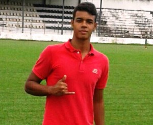 Filho do casal teófilo-otonense Eider Machado Leal e Márcia Francisca dos Santos, Pedro Leal, jovem promessa do futebol, fará sua estreia no Campeonato Mineiro no dia 09 de fevereiro, em Juiz de Fora, em partida do Social de Coronel Fabriciano contra o Tupynambás