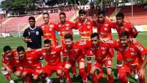 Pedro Leal passou duas temporadas (2014-2016) na base do América de Teófilo Otoni, já depois de ter atuado, ainda no infantil, pelo futebol português e o Democrata-GV (na foto em pé, primeiro da dir. para a esq com a camisa do Mecão)