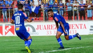 Após cruzamento de Rafael Sóbis, Alisson, aos 30 minutos do primeiro tempo, marcou o gol que garantiu mais uma vitória da equipe celeste na competição