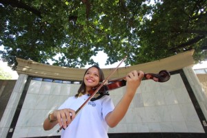 É uma boa oportunidade para os jovens aprenderem um instrumento musical e fazer parte de um grupo