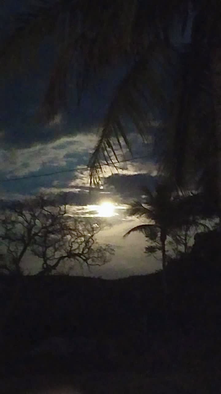 Fenômeno da natureza: A Superlua vista da Lajinha por volta das 18h desta quarta-feira (30), zona rural de Teófilo Otoni