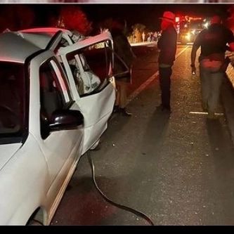Mulher morre arremessada do veículo e outras 5 pessoas ficam feridas em acidente neste domingo (13) em Salinas