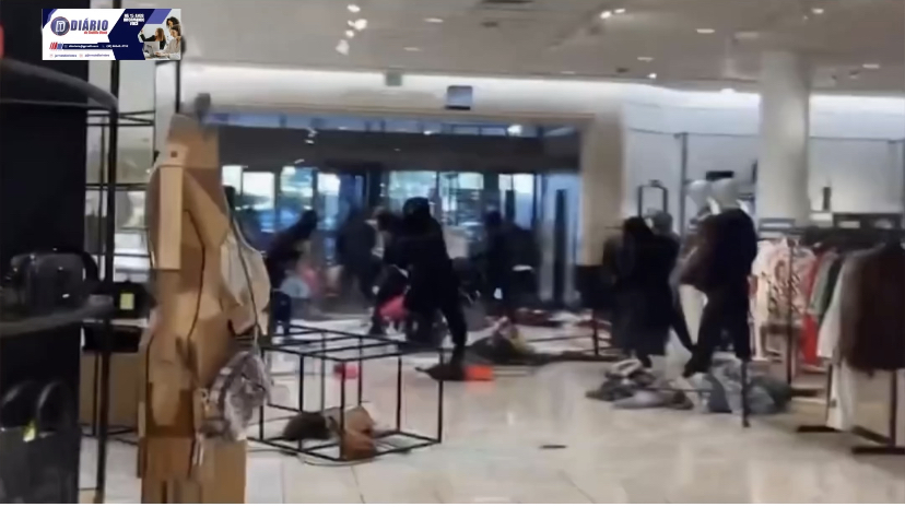 Grupo de 50 pessoas invade e realiza arrastão em loja de luxo nos Estados Unidos