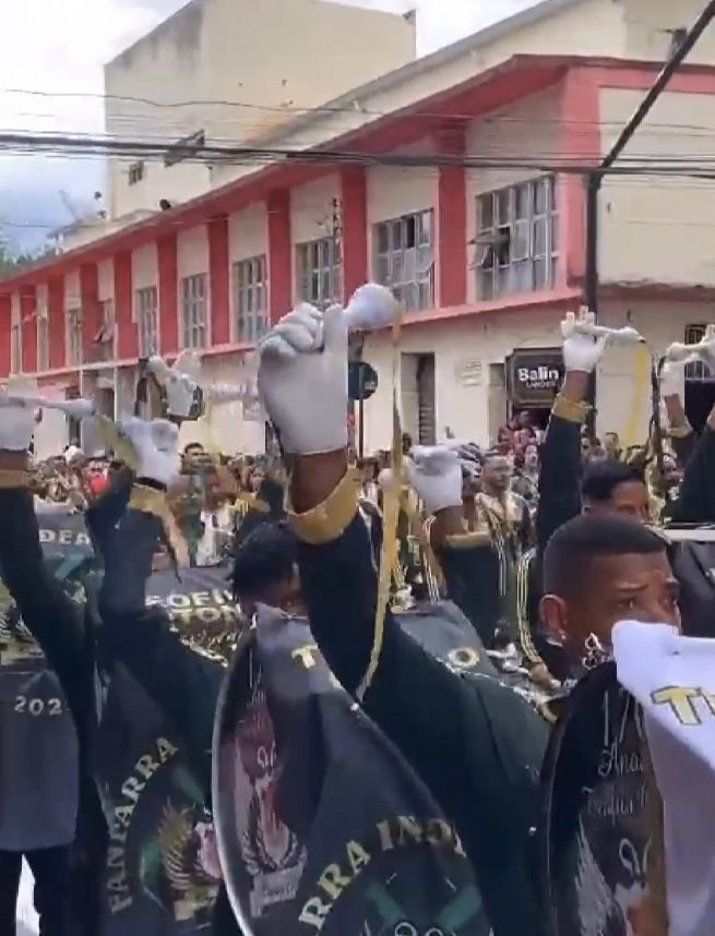 Veja desfile da Fanfarra campeã do desfile de 07 de setembro em Teófilo Otoni