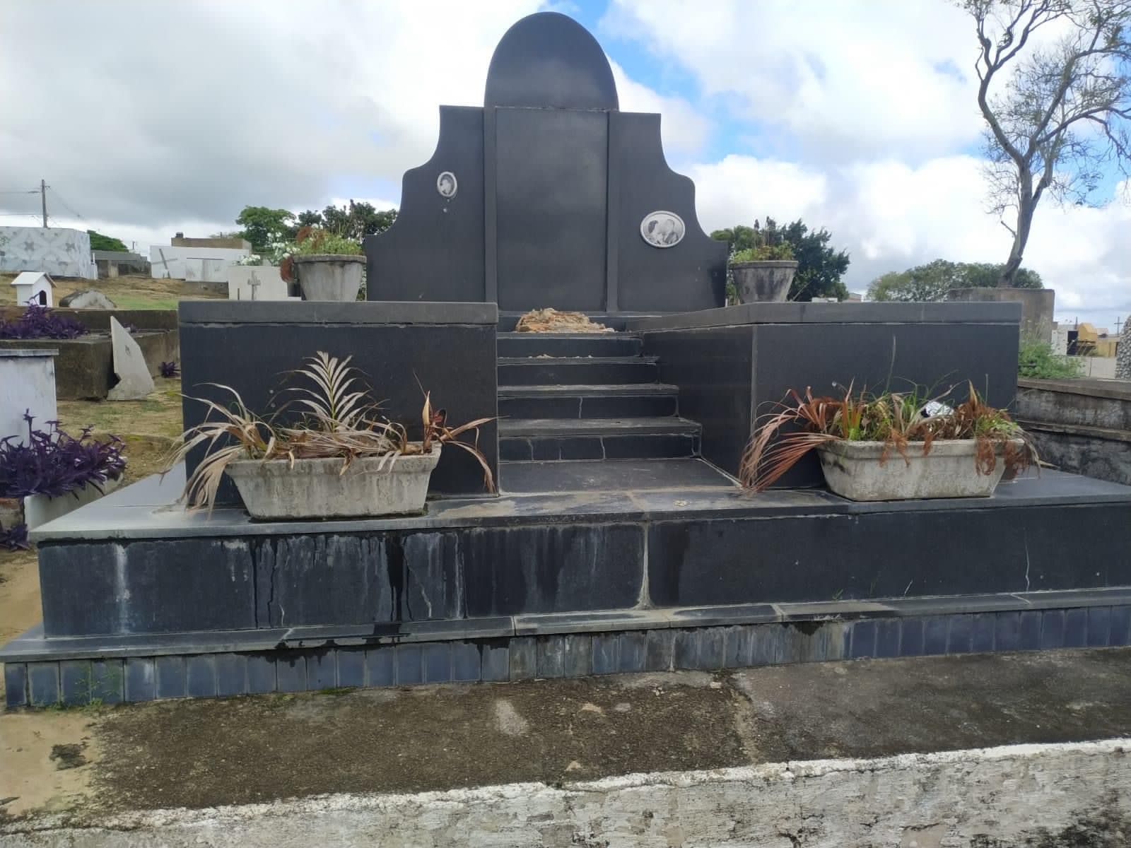 Imagem de São Geraldo é furtada do túmulo de Dona Carolina e Geraldo Norte, pioneiros na formação de Carlos Chagas