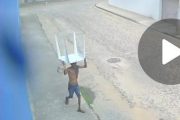 Homem furta mesa plástica de estabelecimento próximo à lagoa do Ipiranga em Teó; Proprietários registram BO