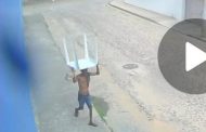 Homem furta mesa plástica de estabelecimento próximo à lagoa do Ipiranga em Teó; Proprietários registram BO