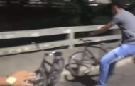 Internautas enviam vídeo de adolescente chutando sacola de lixo no Rio Todos os Santos, em Teófilo Otoni
