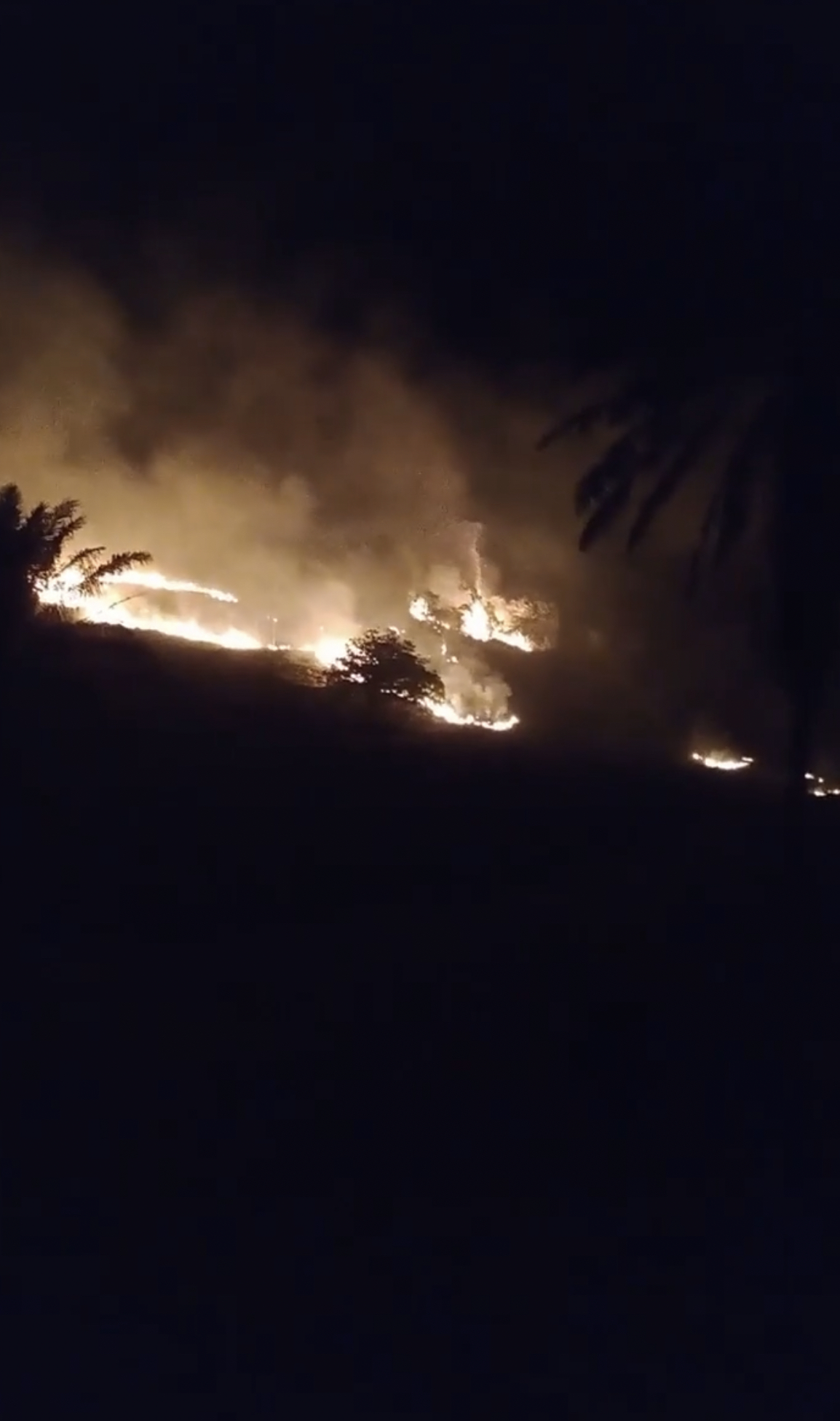 Com onda de calor e irresponsabilidade das pessoas com focos de incêndio várias cidades apresentam queimadas hoje; Fogo em Ataléia agora