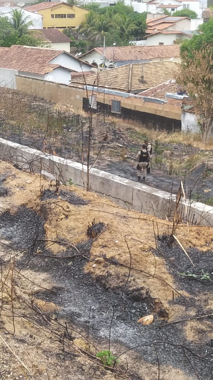 Ossada humana é encontrada em terreno de Nanuque neste domingo após queimada atingir localidade