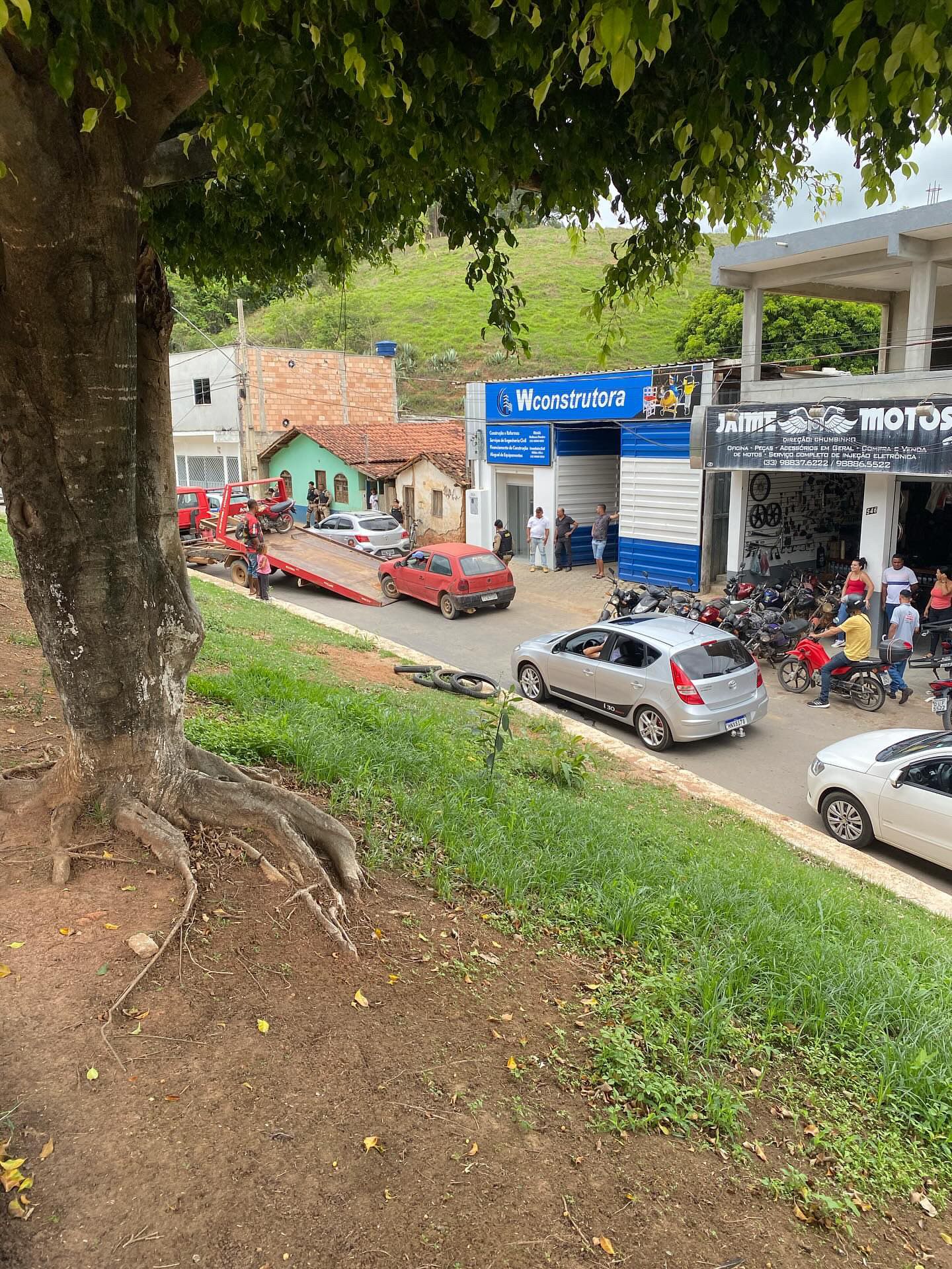 Homem tem carro apreendido durante blitz nesta manhã em Novo Cruzeiro, se nega a entregar chave e provoca engarrafamento