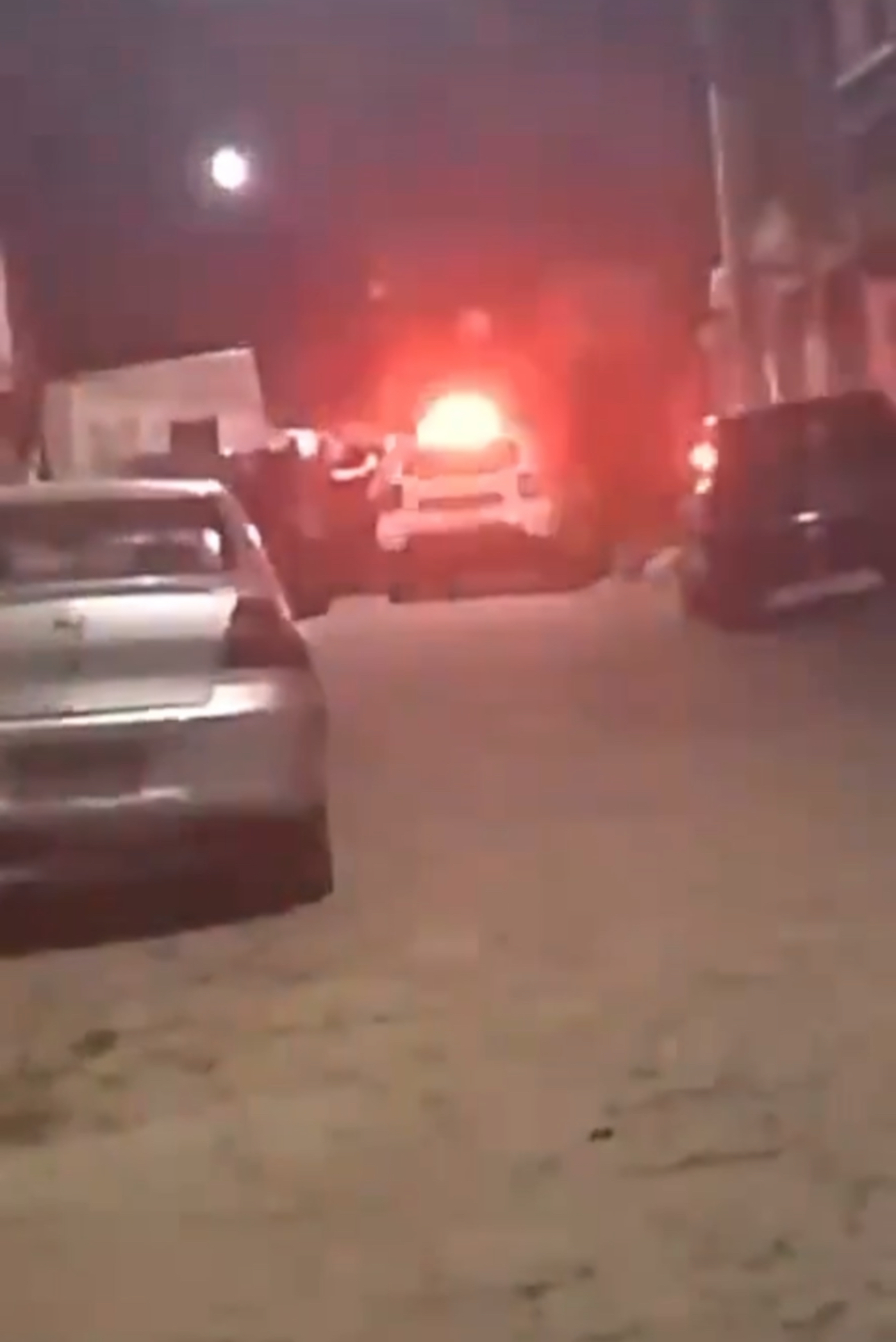 Homens não identificados chegam atirando e 2 rapazes ficam feridos agora a noite nas Casinhas do Viriato, em Teó