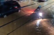 Chuvas na região: Rio que corta Padre Paraíso transborda e águas invadem ruas centrais
