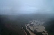 São Pedro, distrito de Umburatiba, já tem desabrigados devido a enchente dessa madrugada, dizem moradores