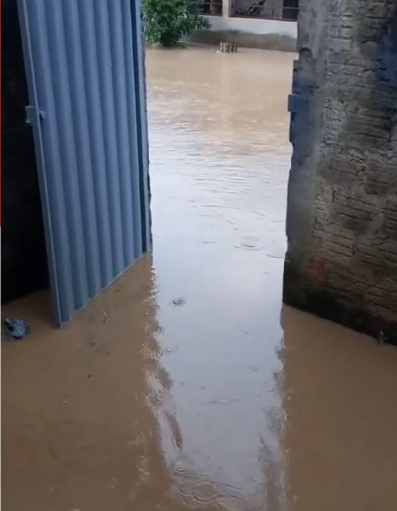 Itambacuri tem duas enchentes em uma semana; Vídeo desta segunda (29) na cidade