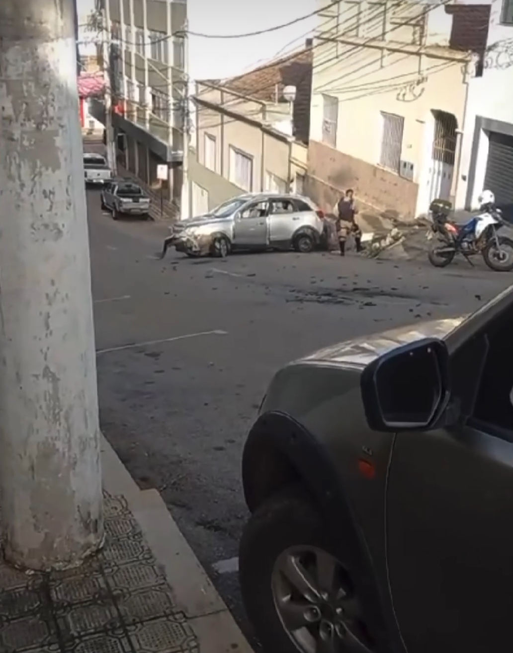 Condutor acidentado na “Rua da Matriz” em Teó confessou a PM que estava embriagado e era usuário de drogas