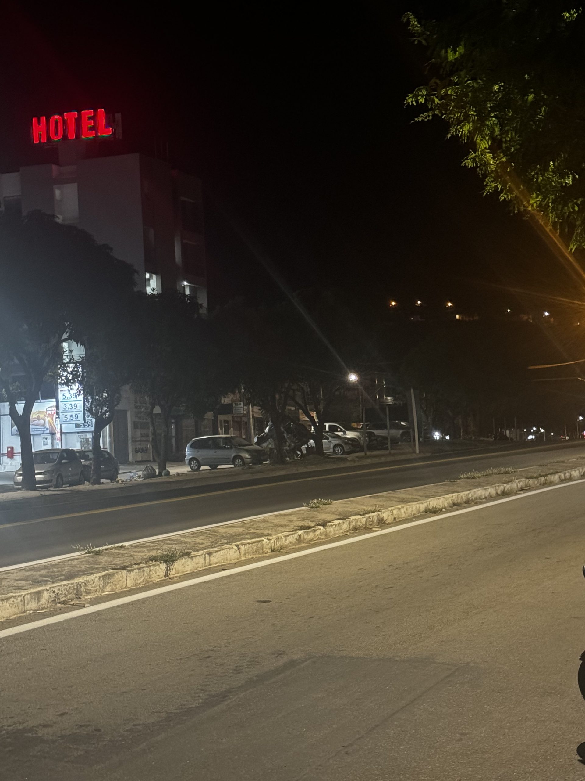 Madrugada tensa em T. Otoni: um rapaz de 23 anos é baleado na Vila Pedrosa, o segundo durante ocupação policial
